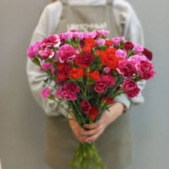 Букет из розовой кустовой гвоздики